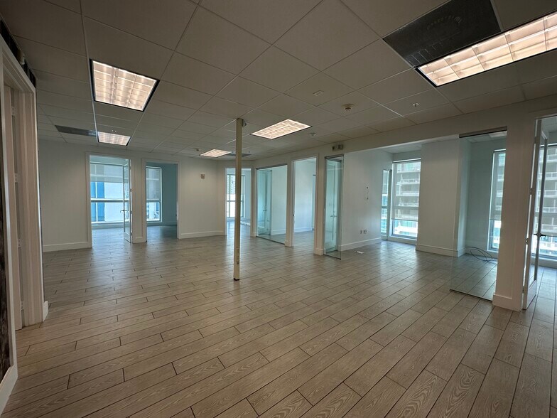 More Photos Of 175 SW 7th St, Miami Medical For Sale