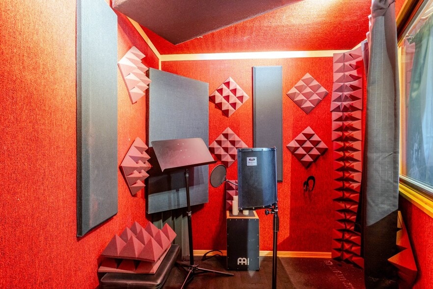 More Photos Of 1519-1521 W Glenoaks Blvd, Glendale Storefront Retail Residential For Lease