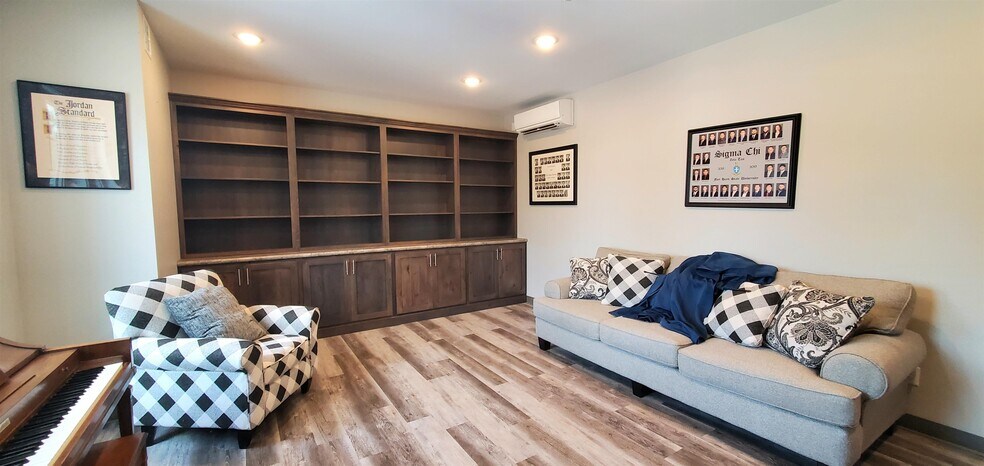 More Photos Of 404 W 7th St, Hays Sorority Fraternity House For Sale