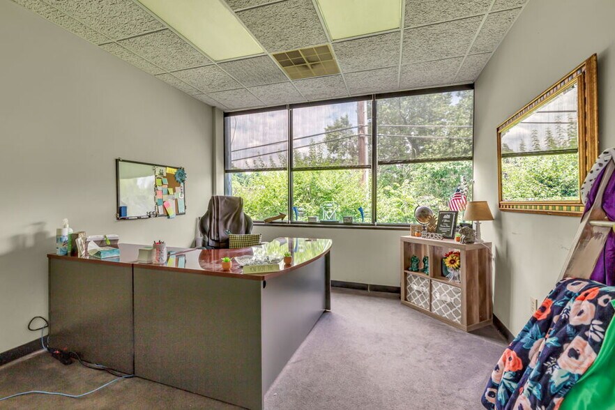 More Photos Of 115 Pomona Dr, Greensboro Office Residential For Lease
