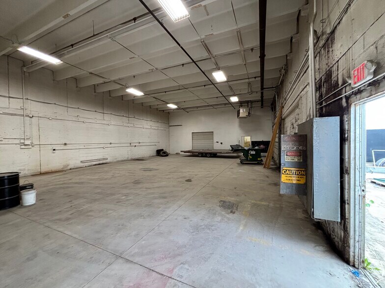 More Photos Of 4003 J St SW, Cedar Rapids Warehouse For Lease