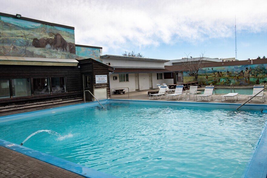 More Photos Of 202 W Main St, White Sulphur Springs Hotel For Sale