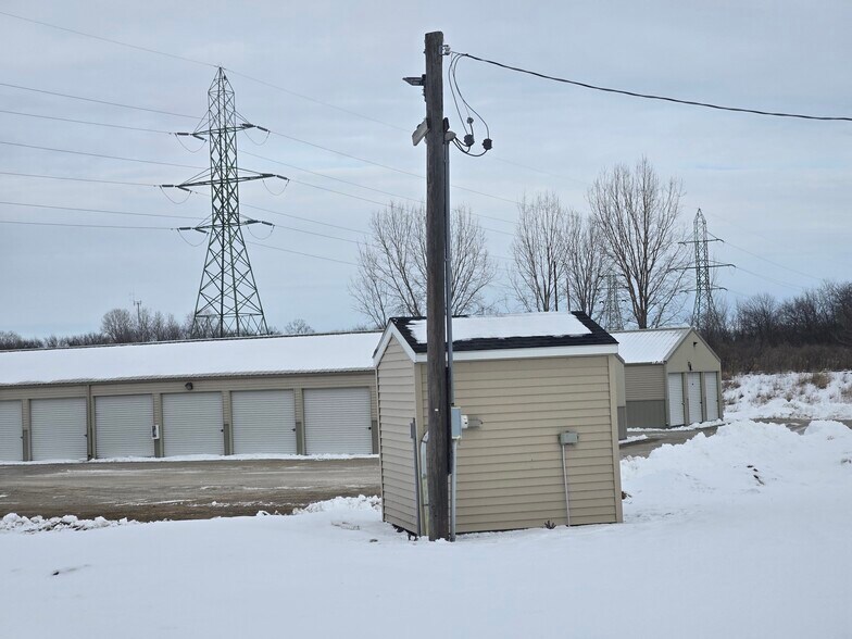 More Photos Of 2285 Northern Rd, Neenah Specialty For Sale