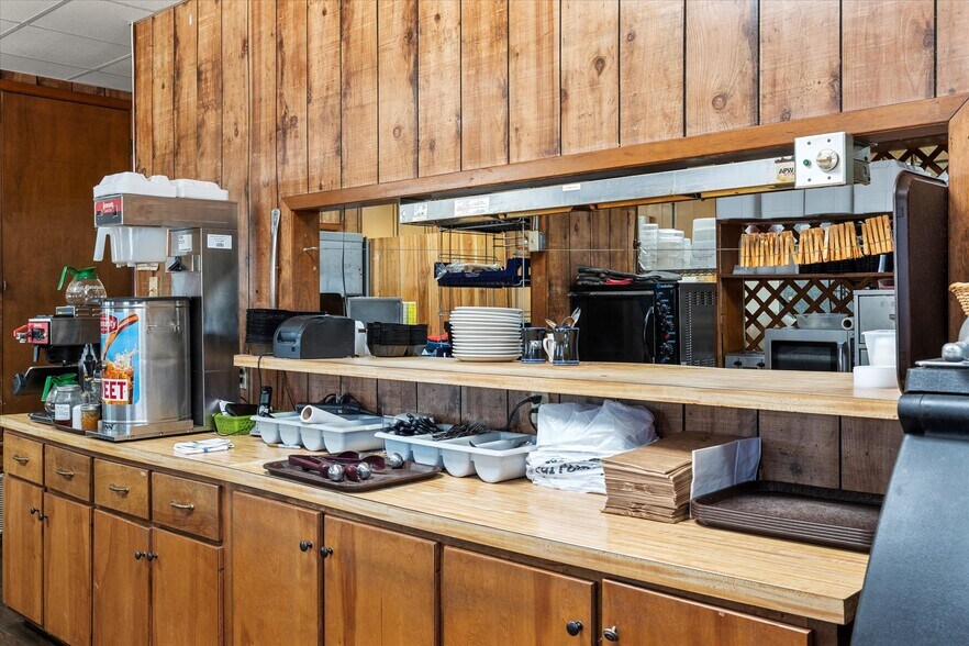 More Photos Of 800 E Main St, Omaha Restaurant For Sale