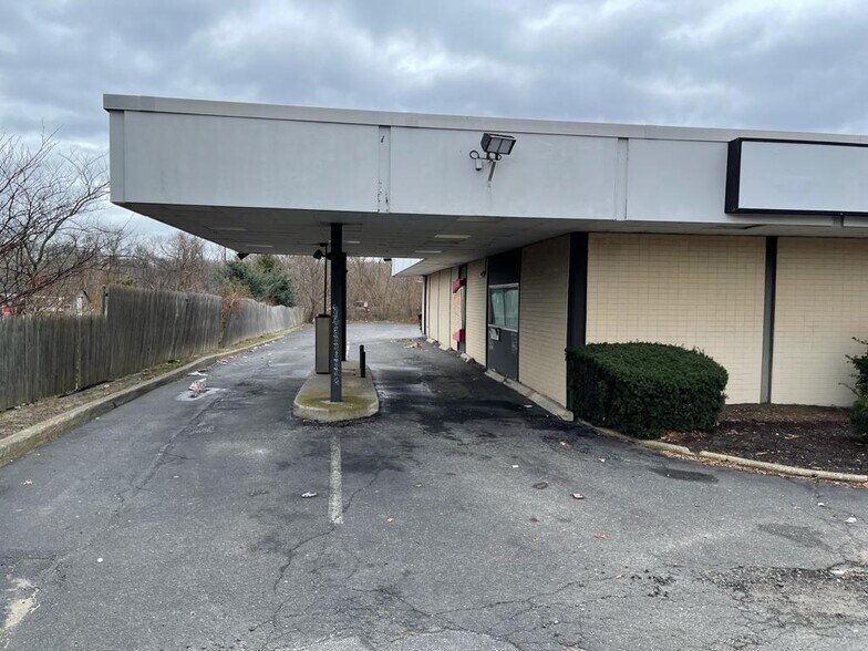 More Photos Of 1600-1718 Montauk Hwy, Mastic Unknown For Lease