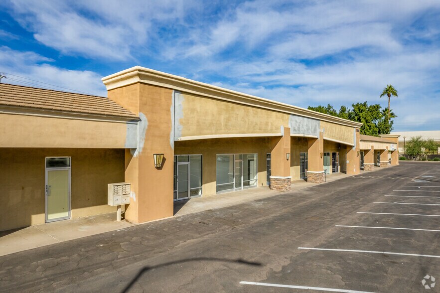 More Photos Of 12814 N 28th Dr, Phoenix General Retail For Lease