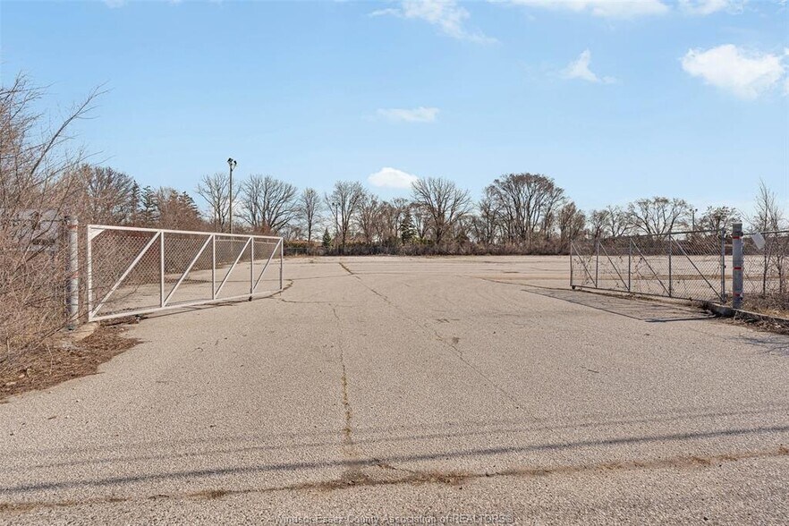 More Photos Of 3350 Devon Dr, Windsor Land For Lease