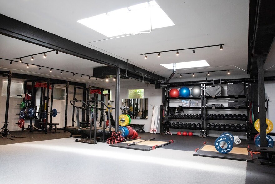 More Photos Of 3714 SE Powell Blvd, Portland Freestanding For Sale