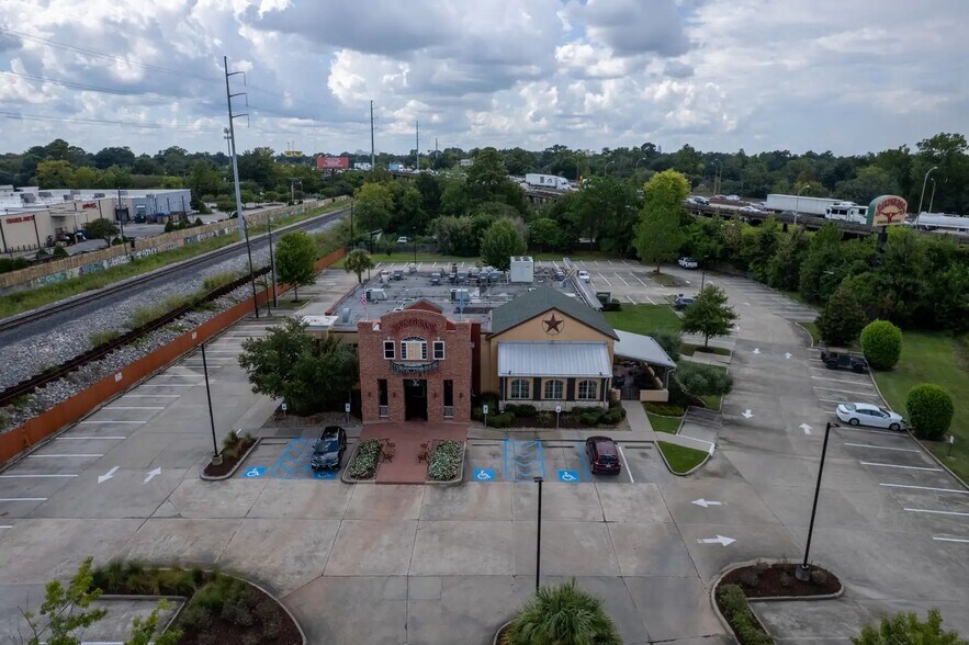 More Photos Of 2450 S Acadian Thruway, Baton Rouge Restaurant For Sale