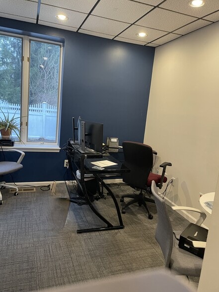 More Photos Of 17 Parker Terrace Ext, Glastonbury Office For Lease
