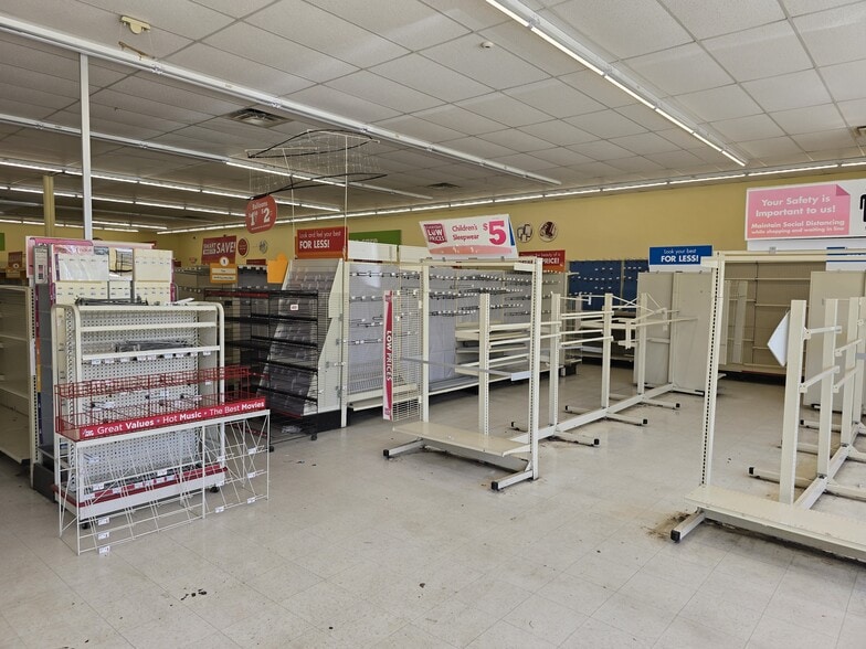 More Photos Of 8400 Wayne Rd, Romulus Freestanding For Lease