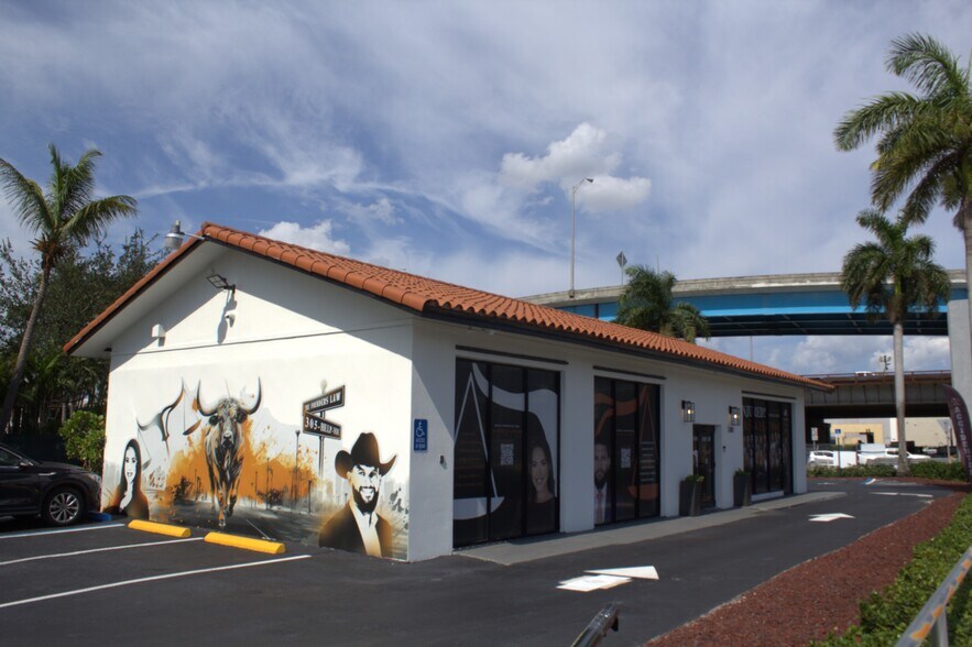 More Photos Of 7701 NW 103rd St, Hialeah Storefront Retail Office For Lease