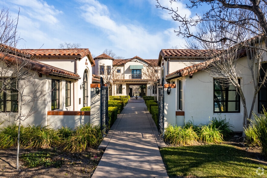 More Photos Of 301-325 Ray St, Pleasanton Office For Sale