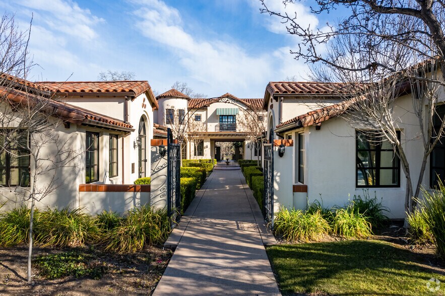 More Photos Of 301-325 Ray St, Pleasanton Office For Sale