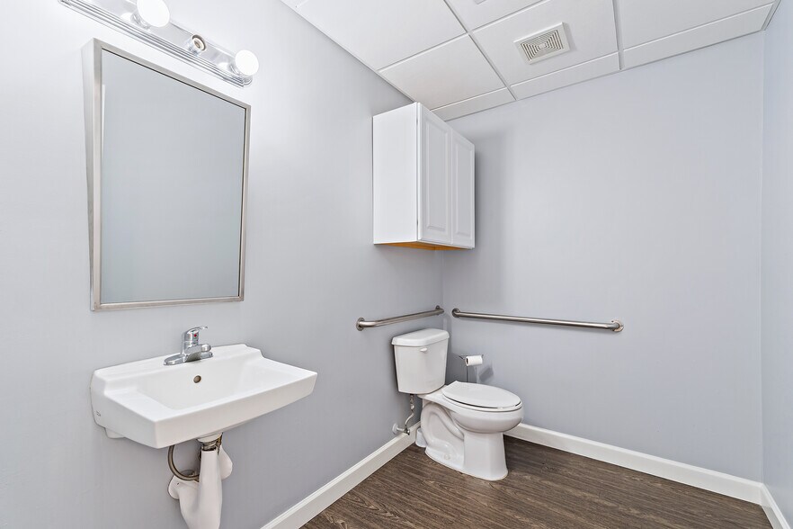 More Photos Of 400 Executive Center Dr, West Palm Beach Medical For Sale