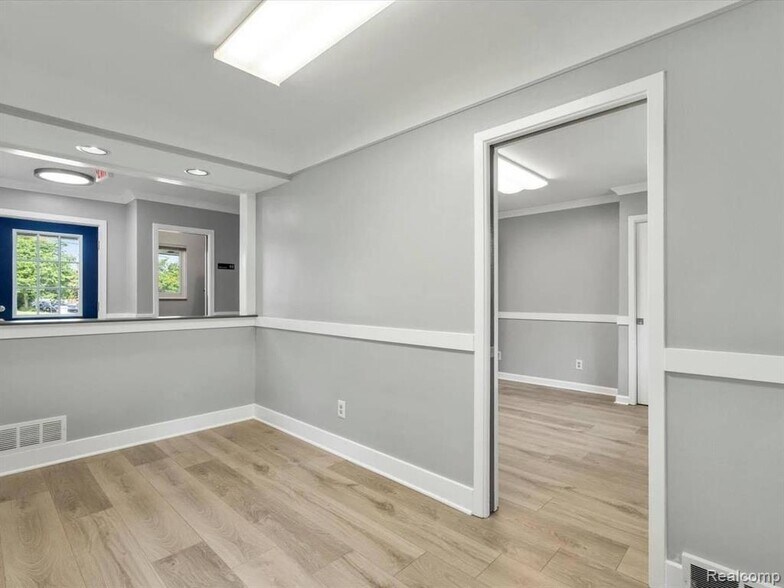 More Photos Of 30018 Orchard Lake Rd, Farmington Hills Medical For Sale