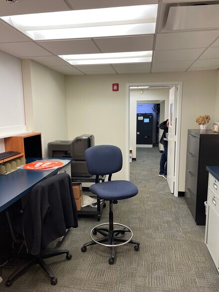 More Photos Of 921 Bay Ridge Ave, Annapolis Bank For Lease