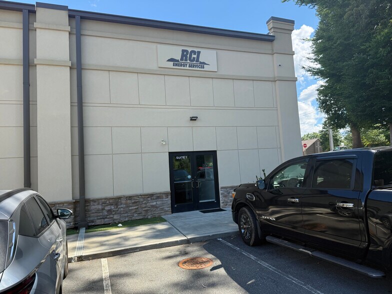 More Photos Of 320 Seagle St, Huntersville Loft Creative Space For Lease