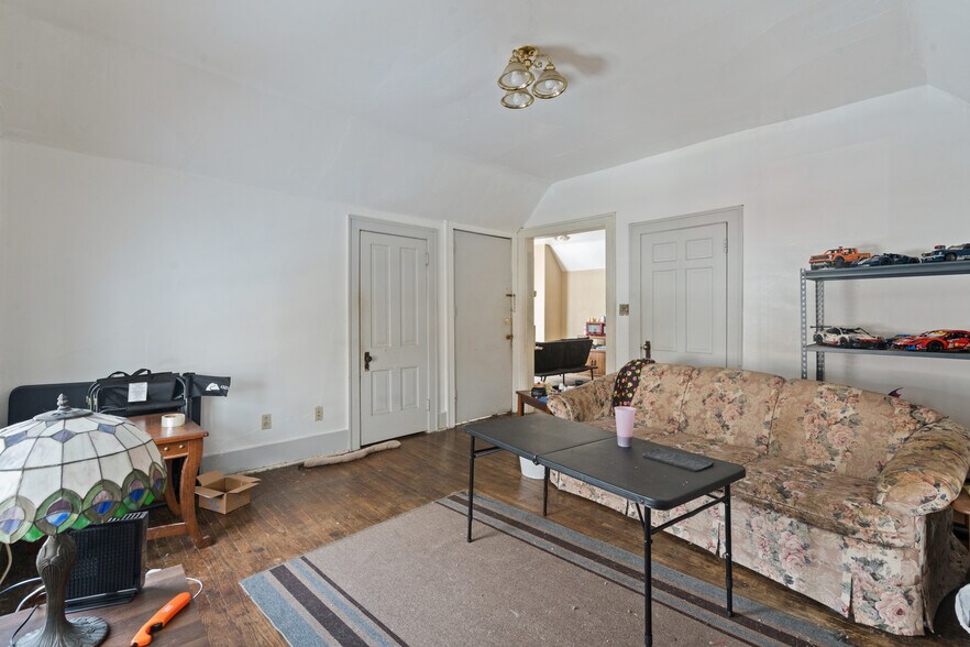 More Photos Of 431 6th Ave S, Clinton Apartments For Sale