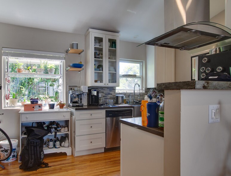 More Photos Of 565 Westminster Ave, Venice Apartments For Sale