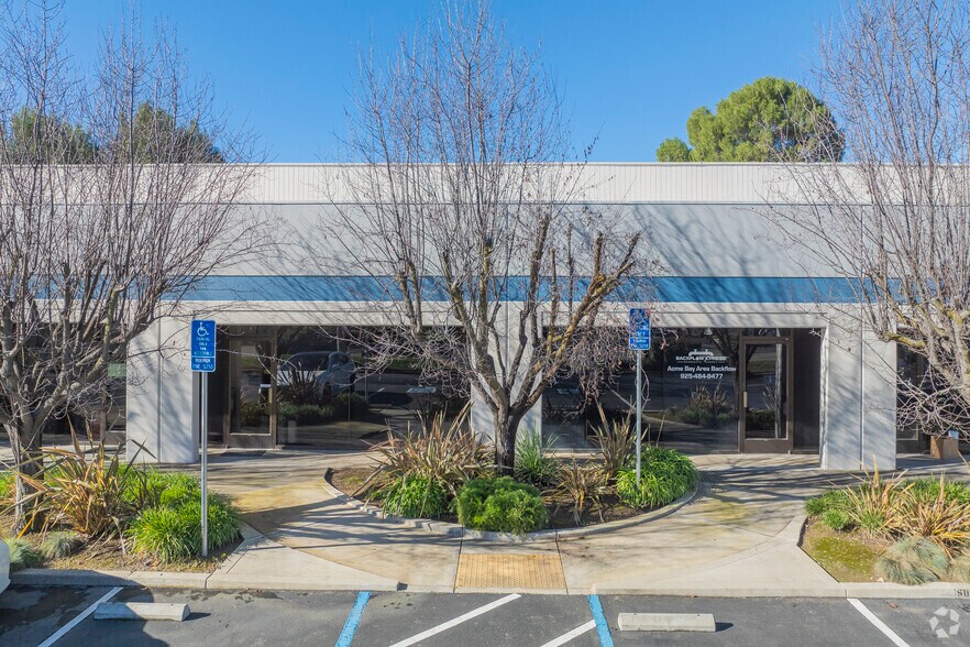 More Photos Of 1043 Serpentine Ln, Pleasanton Light Manufacturing For Lease