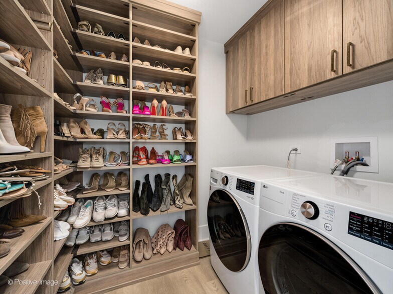 More Photos Of 2733 N Pulaski Rd, Chicago Showroom For Sale