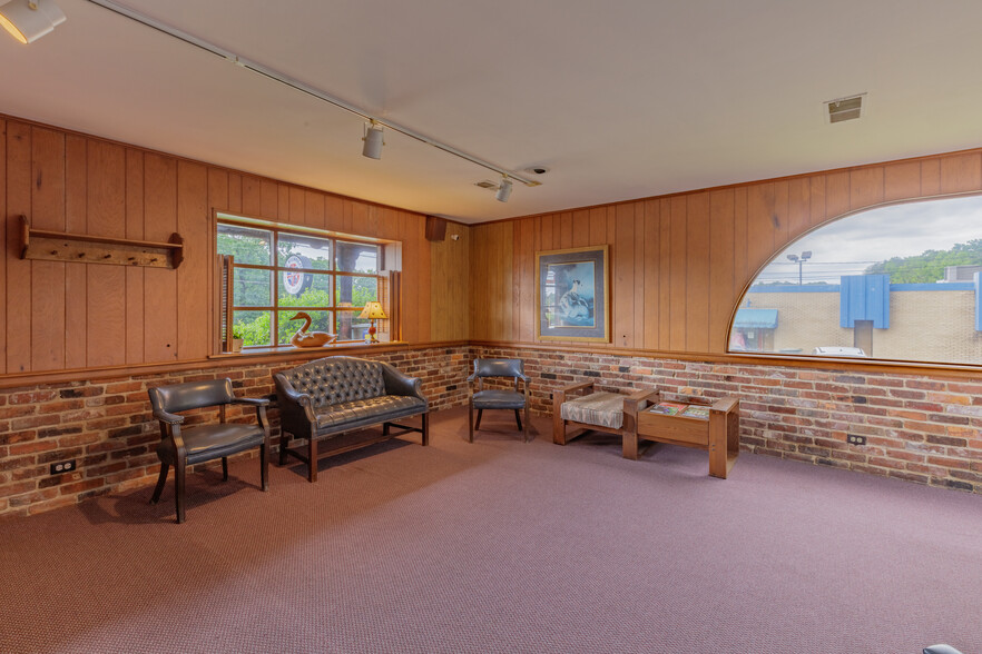 More Photos Of 4135 Hixson Pike, Chattanooga Office For Sale