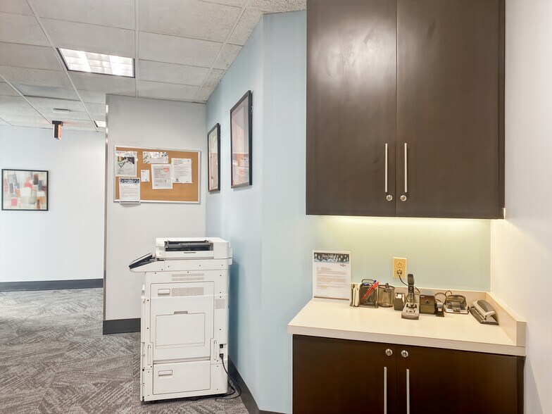 More Photos Of 650 Poydras St, New Orleans Coworking Space