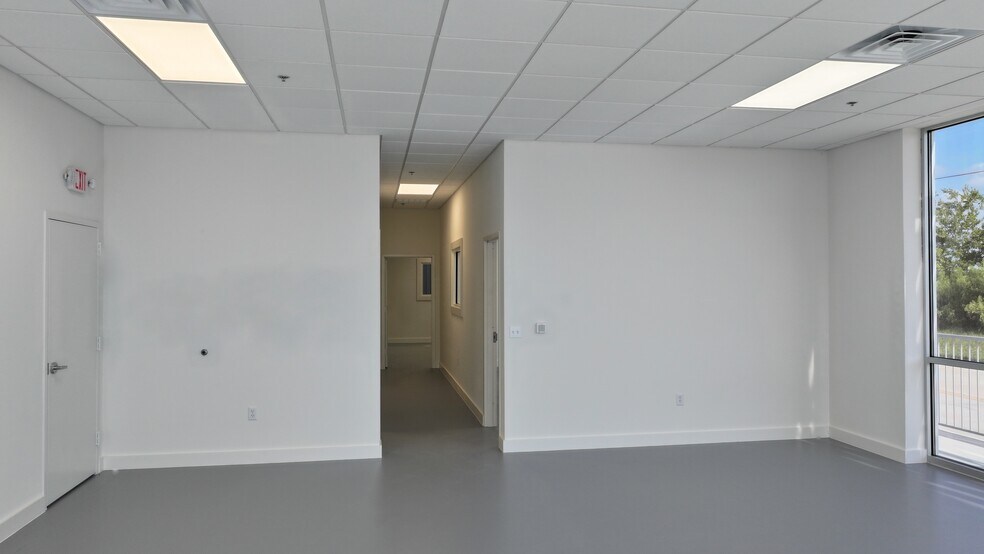 More Photos Of 12522 FM 1625, Creedmoor Warehouse For Sale