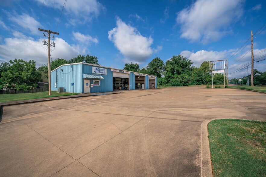 More Photos Of 4900 W Marshall Ave, Longview Specialty For Sale