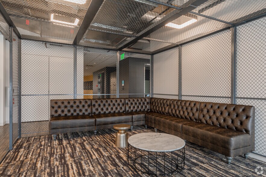 More Photos Of 33 Washington St, Newark Office For Lease