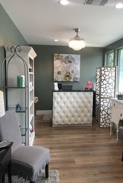 More Photos Of 520 W Colorado St, La Grange Office For Lease