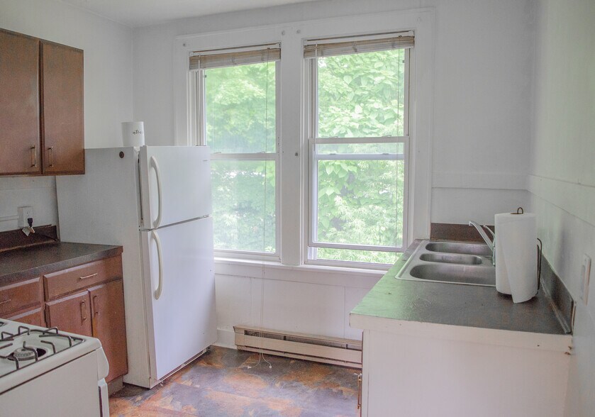 More Photos Of 1620 Columbia Tpke, Castleton On Hudson Storefront Retail Residential For Sale