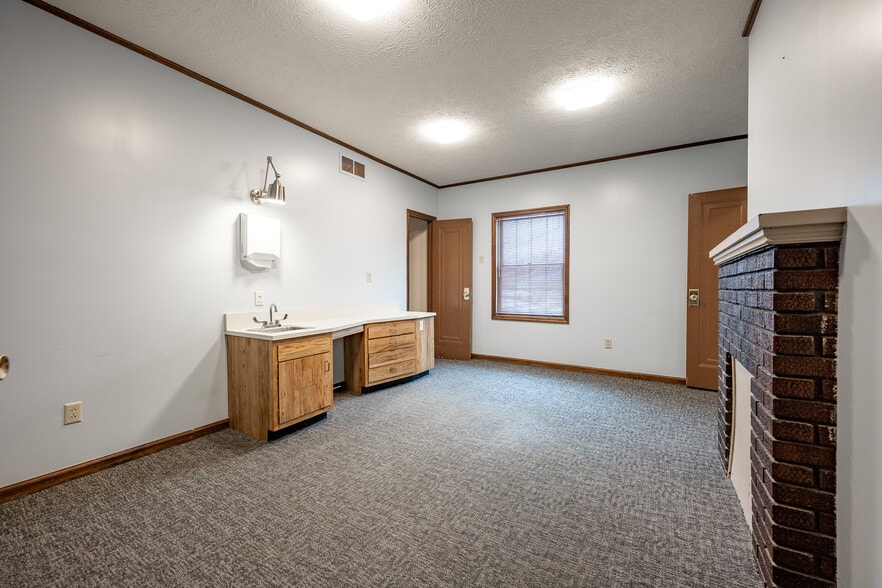 More Photos Of 814 E Washington St, Greencastle Medical For Sale