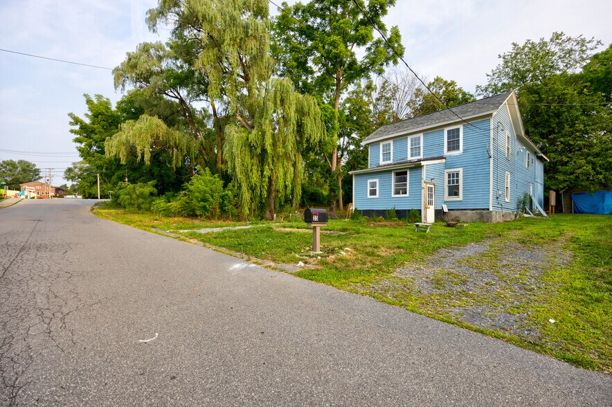 More Photos Of 35 Union St, Ballston Spa Flex For Sale