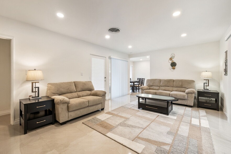 More Photos Of 1425 S Via Soledad, Palm Springs Apartments For Sale