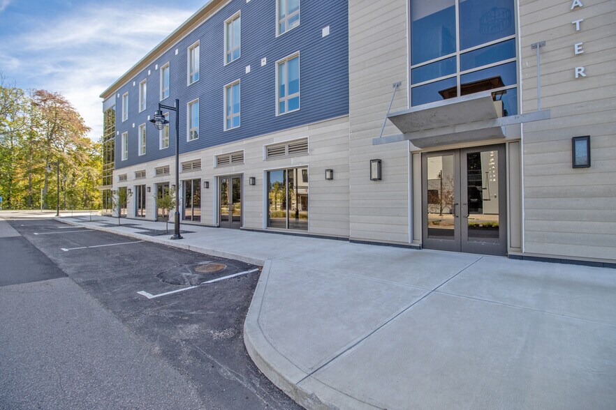 More Photos Of 11 Edgewater Cir, East Hampton Office For Lease