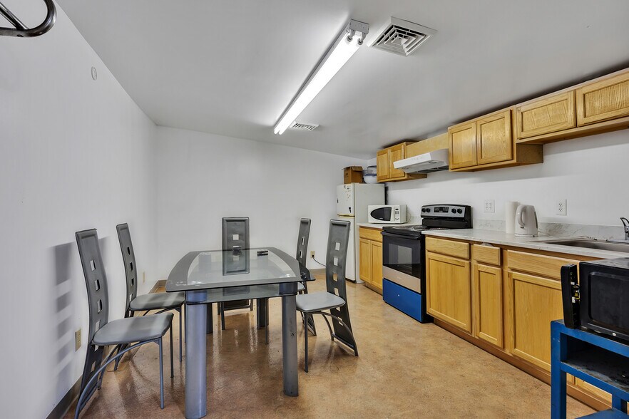 More Photos Of 3548 Cumberland Rd, Cumberland Warehouse For Sale