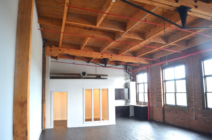 More Photos Of 3143 W 33rd St, Cleveland Loft Creative Space For Lease