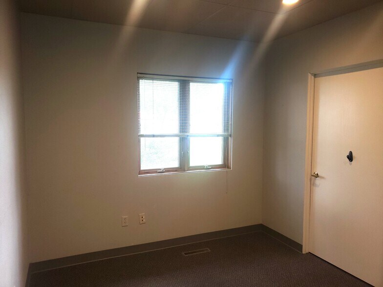 More Photos Of 1110 Buckeye Ave, Ames Office For Lease