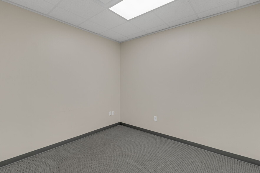 More Photos Of 8110 Parkside Ave, Baytown Warehouse For Sale