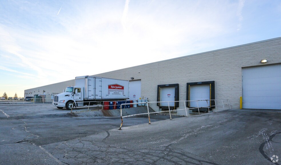 More Photos Of N59W13500 Manhardt Dr, Menomonee Falls Warehouse For Lease