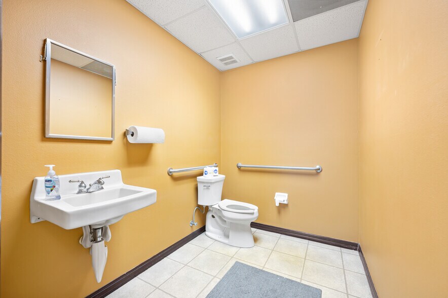 More Photos Of 794 Sanders Rd, Port Orange Showroom For Lease