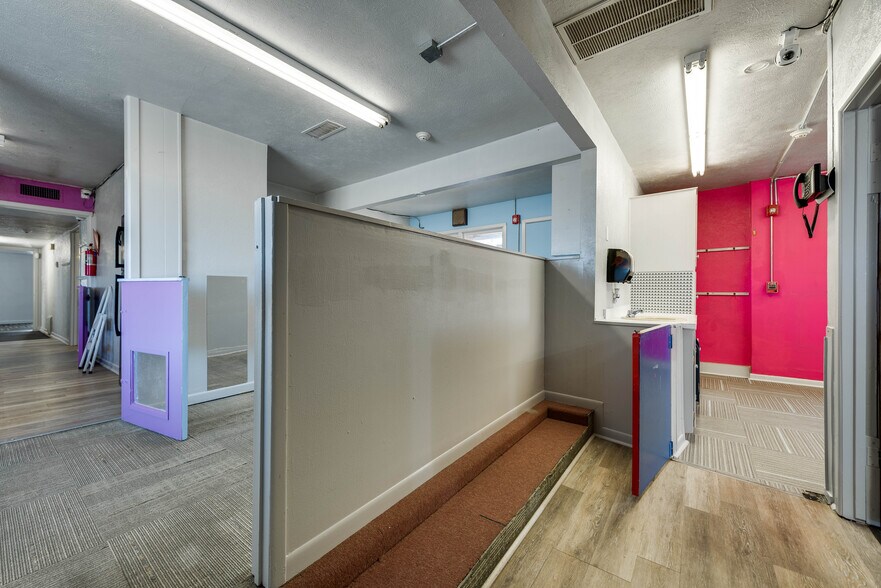 More Photos Of 1005 Austin St, Midland Storefront For Sale