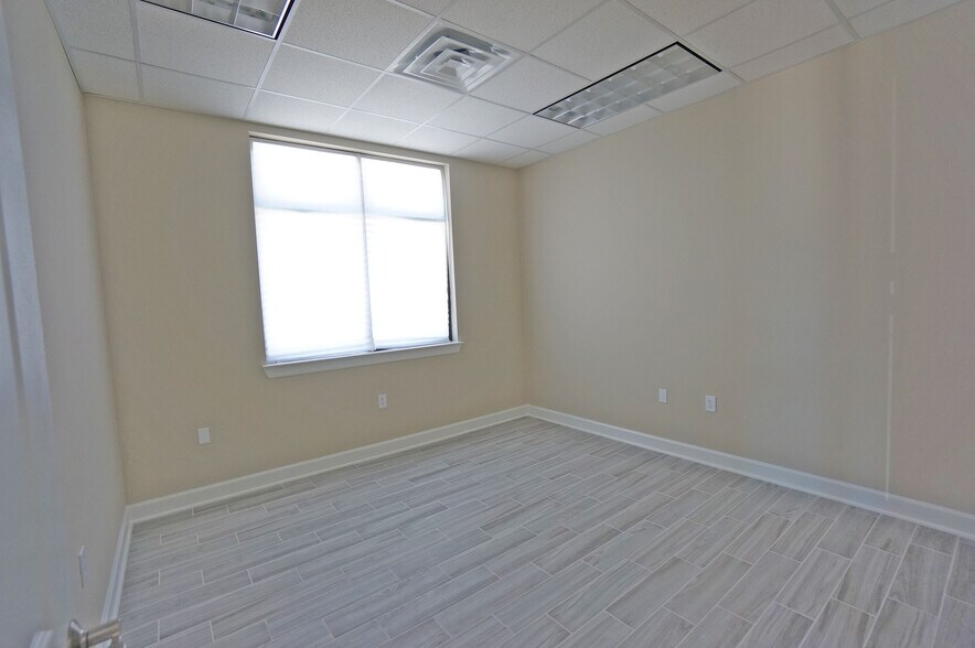 More Photos Of 202 Industrial Blvd, Sugar Land Loft Creative Space For Lease