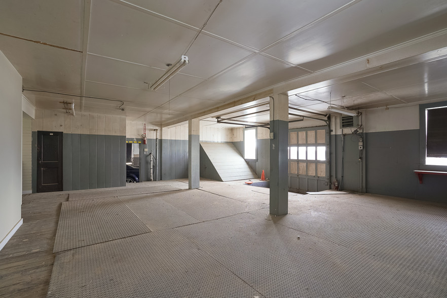More Photos Of 6 Clinton Ave, Westfield Warehouse For Sale