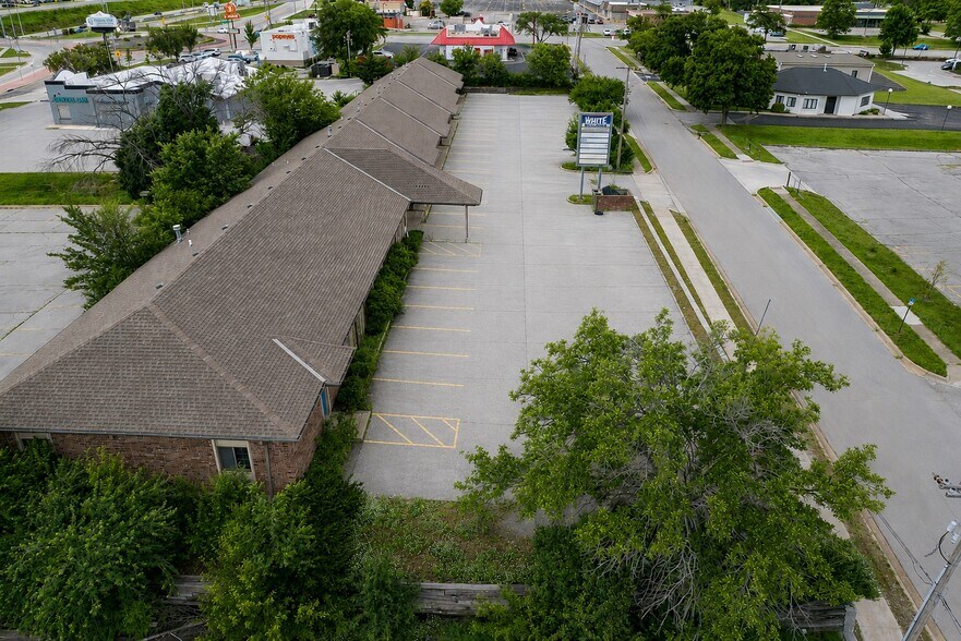 More Photos Of 13010 White Ave, Grandview Office For Sale