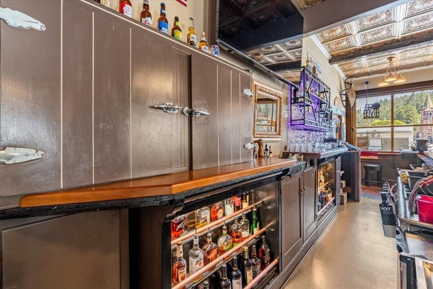 More Photos Of 315 Main St, Ferndale Hotel For Sale