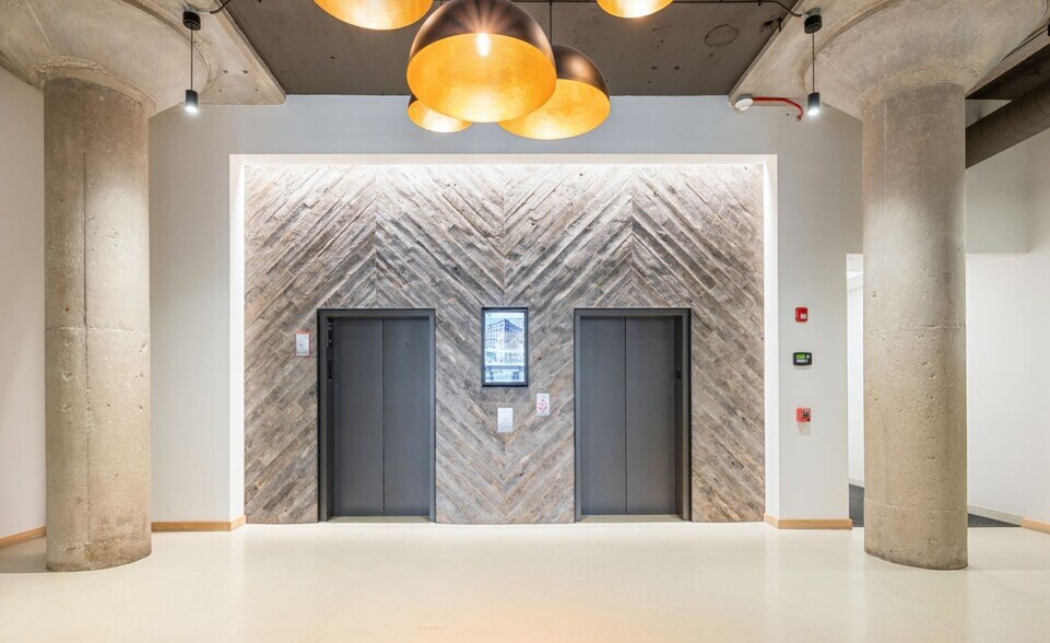 More Photos Of 322-340 S Green St, Chicago Office For Lease