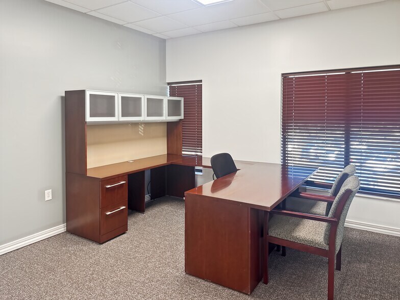 More Photos Of 6901 Professional Pky E, Sarasota Coworking Space